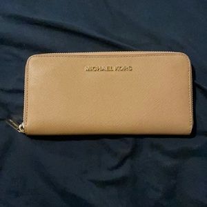 Michael Kors Jet Set Travel Wallet Peanut